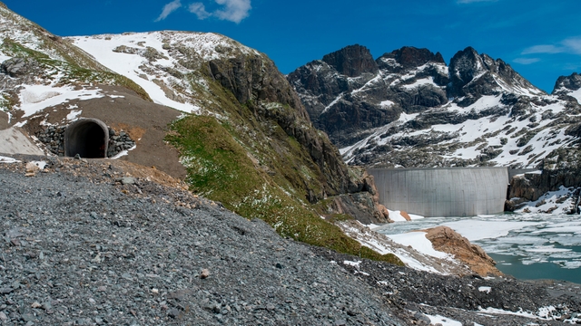 Sistema de doble depósito en las altas montañas suizas Sistema de doble depósito en las altas montañas suizas