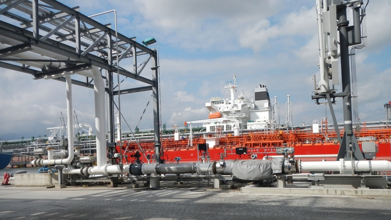 Medidor maestro estacionario de Endress+Hauser en un puerto