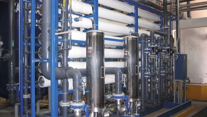 Reverse osmosis skid in a desalination plant