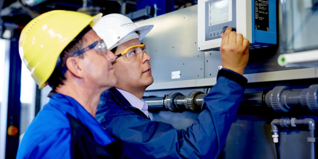 Monitorización del agua con panel de análisis. Monitorización del agua con panel de análisis.