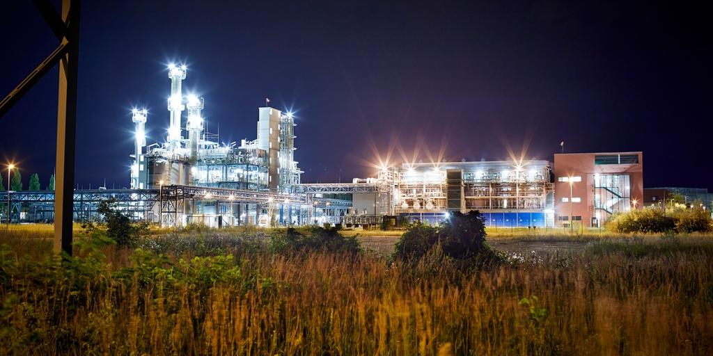 Planta química durante la noche Planta química durante la noche