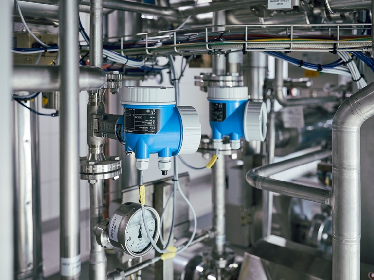 Medición fiable de caudales de agua desmineralizada AProwirlCaudalímetro F200