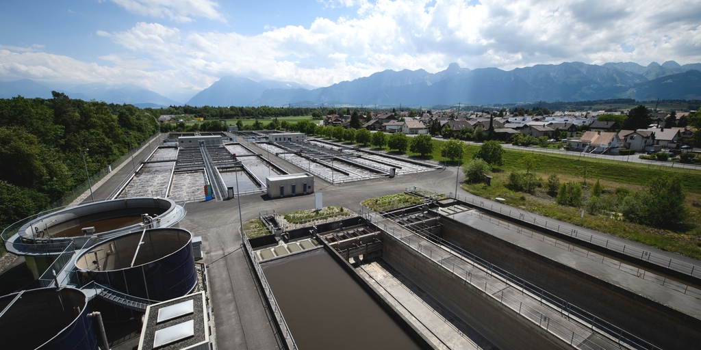 Optimized measuring technology maintenance thanks to online access to updated device information Optimized measuring technology maintenance thanks to online access to updated device information