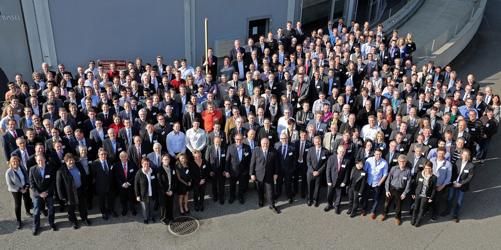Incentivo para los curiosos: todos los años, el Grupo Endress+Hauser rinde honores a sus innovadores. Incentivo para los curiosos: todos los años, el Grupo Endress+Hauser rinde honores a sus innovadores.