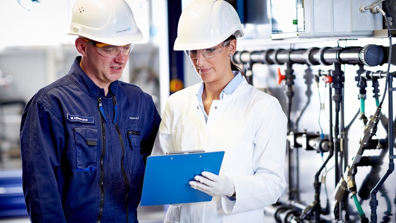 Monitorización segura del agua de proceso en la industria química