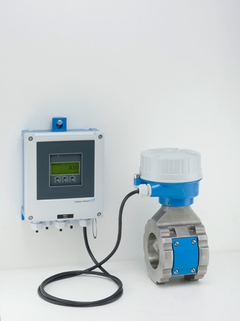 Foto del medidor de sólidos totales Proline Teqwave MW 500 con transmisor remoto